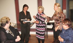 (v.l.n.r.)  Vizerektorein des SFI, Lyubov Guryeva, Pr&auml;sidentin Christiane Dienel, Rektorin Vale